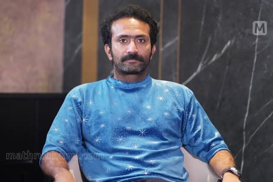 'ഓടിയതില്‍ എന്ത് തെറ്റ്', പോലീസ് തിരയുമ്പോൾ സഹോദരന്റ ന്യായീകരണ പോസ്റ്റ് പങ്കുവെച്ച് ഷൈൻ
