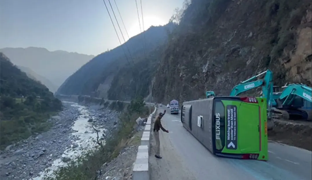 Tourist bus overturns in Himachal in the early hours of Sunday morning (Photo: ANI)