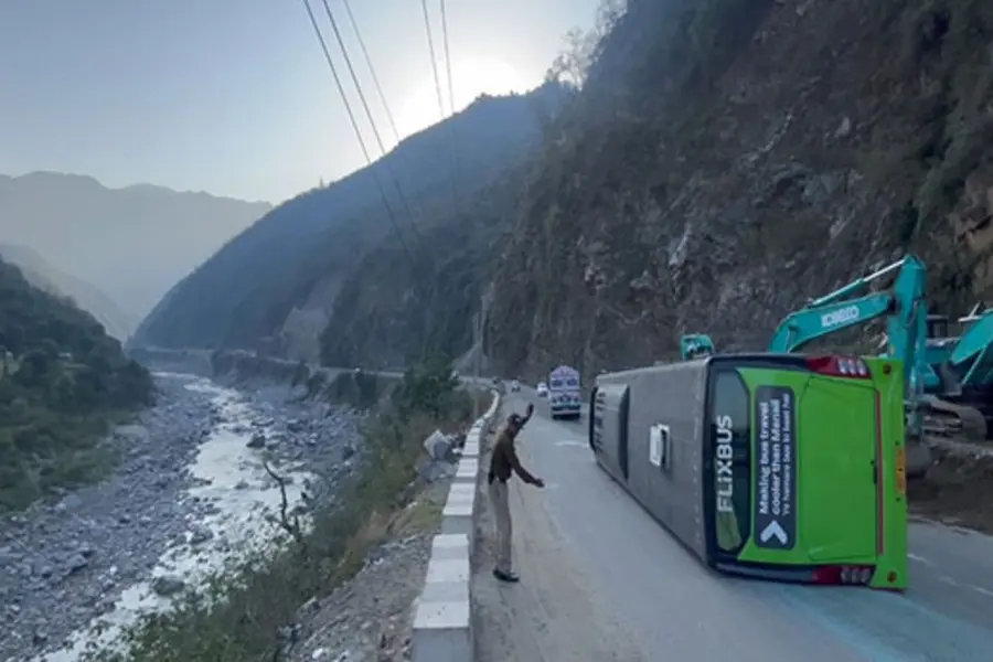 31 injured as tourist bus overturns near Mandi on Chandigarh-Manali highway