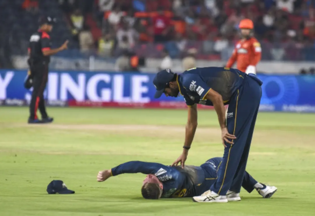 Gujarat Titans' player Glenn Phillips reacts after suffering a muscle cramp during the Indian Premier League (IPL) 2025 match between Sunrisers Hyderabad and Gujarat Titans, at Rajiv Gandhi International Cricket Stadium in Hyderabad. | Photo: PTI