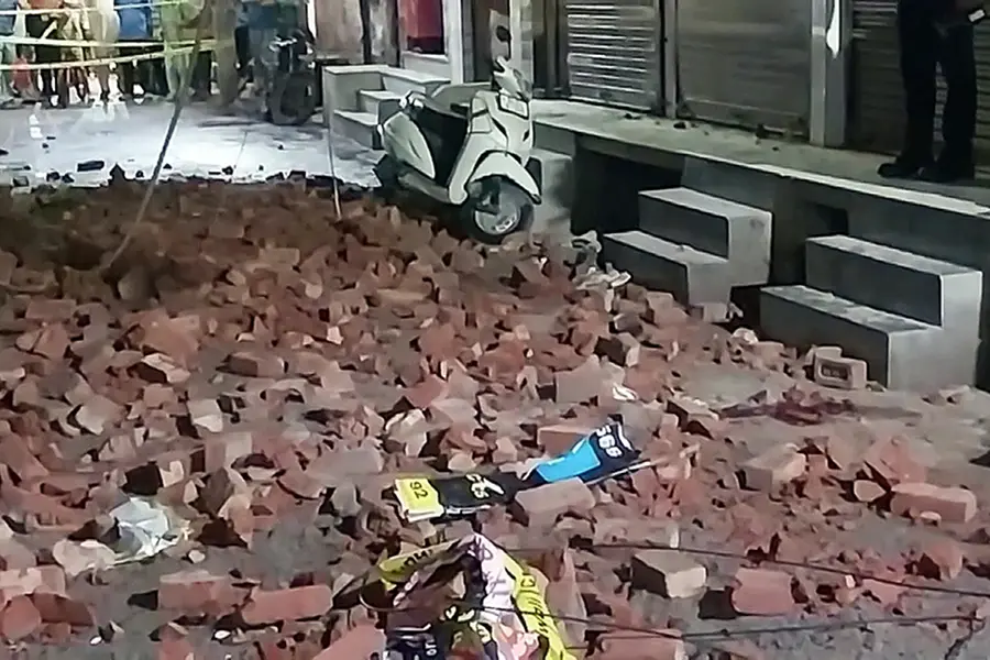 1 dead, many injured as wall collapses during dust storm in Delhi
