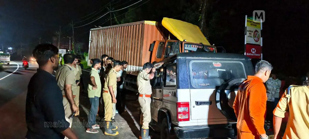 The lorry and jeep involved in the accident | Photo: Mathrubhumi