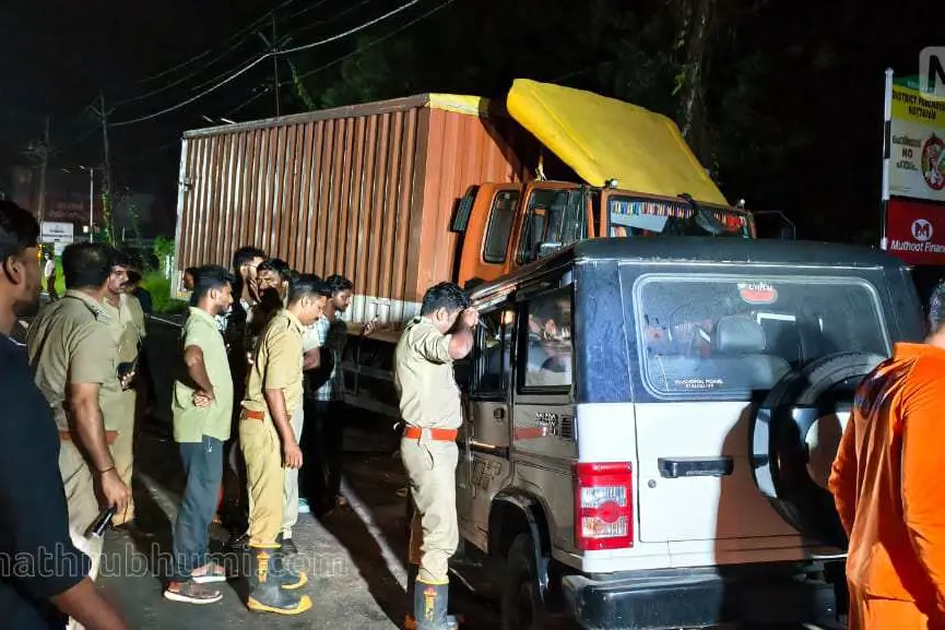 2 killed, 3 injured as jeep collides with lorry in Kottayam