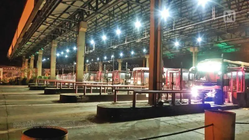 A scene from Paliyekkara toll plaza after the officials halted the toll collection on Monday night