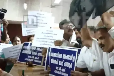 Hedgewar row: Scuffle between UDF, CPM and BJP members in Palakkad municipal council meeting
