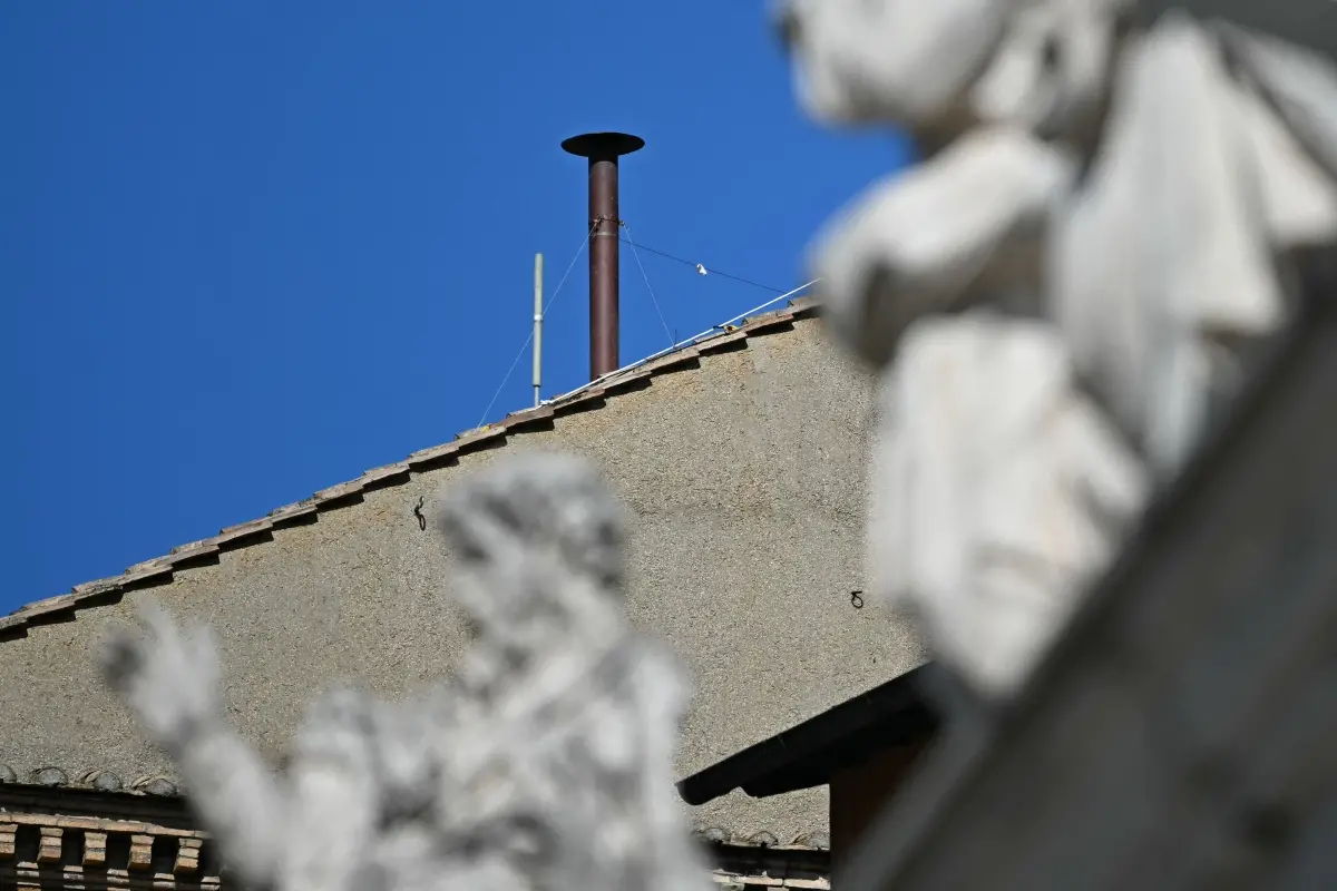 Chimney on the roof of Sistine Chapel | Photo: AFP