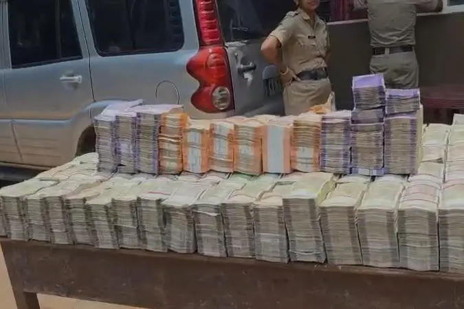 Police seize Rs 4 crore unaccounted cash from vehicle in Kozhikode; 2 arrested