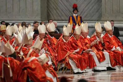 Focus on Sistine Chapel chimney as cardinals begin second day of papal voting