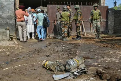 Pakistan would consider de-escalation if India stops attacks, says Pak foreign minister