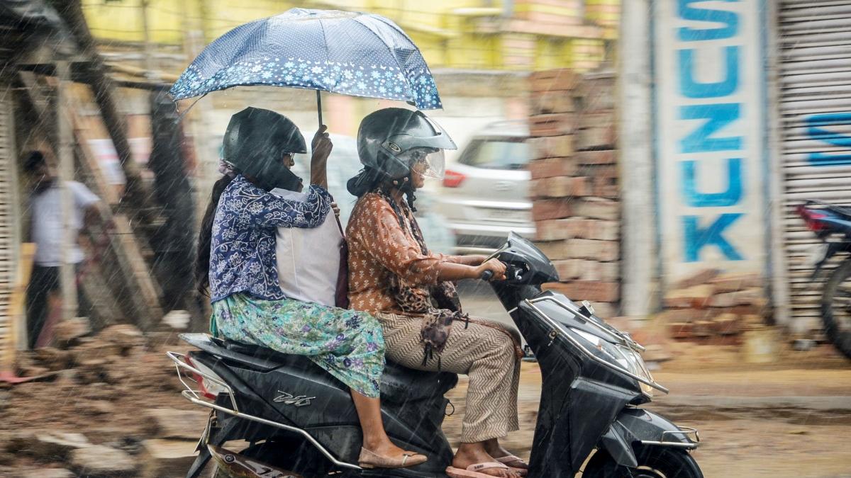 Chennai RMC issues heavy rain alert for 5 TN districts