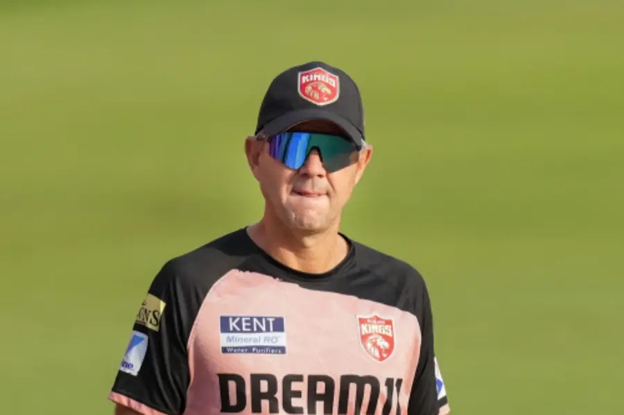 Drama unfolds as Ricky Ponting deboards plane at the last minute following India-Pak ceasefire