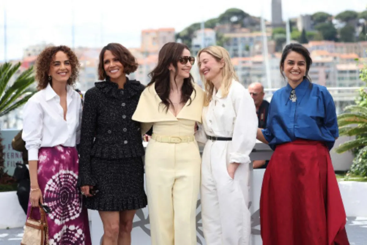 (From L) French-Moroccan writer and journalist and member of the jury of the 78th cannes film festival Leila Slimani, US actress and member of the jury of the 78th cannes film festival Halle Berry, French actress and President of the jury of the 78th cannes film festival Juliette Binoche, Italian actress and member of the jury of the 78th cannes film festival Alba Rohrwacher and Indian director and member of the jury of the 78th cannes film festival Payal Kapadia pose during a photocall at the 78th edition of the Cannes Film Festival in Cannes, southern France, on May 13, 2025. | Photo : AFP