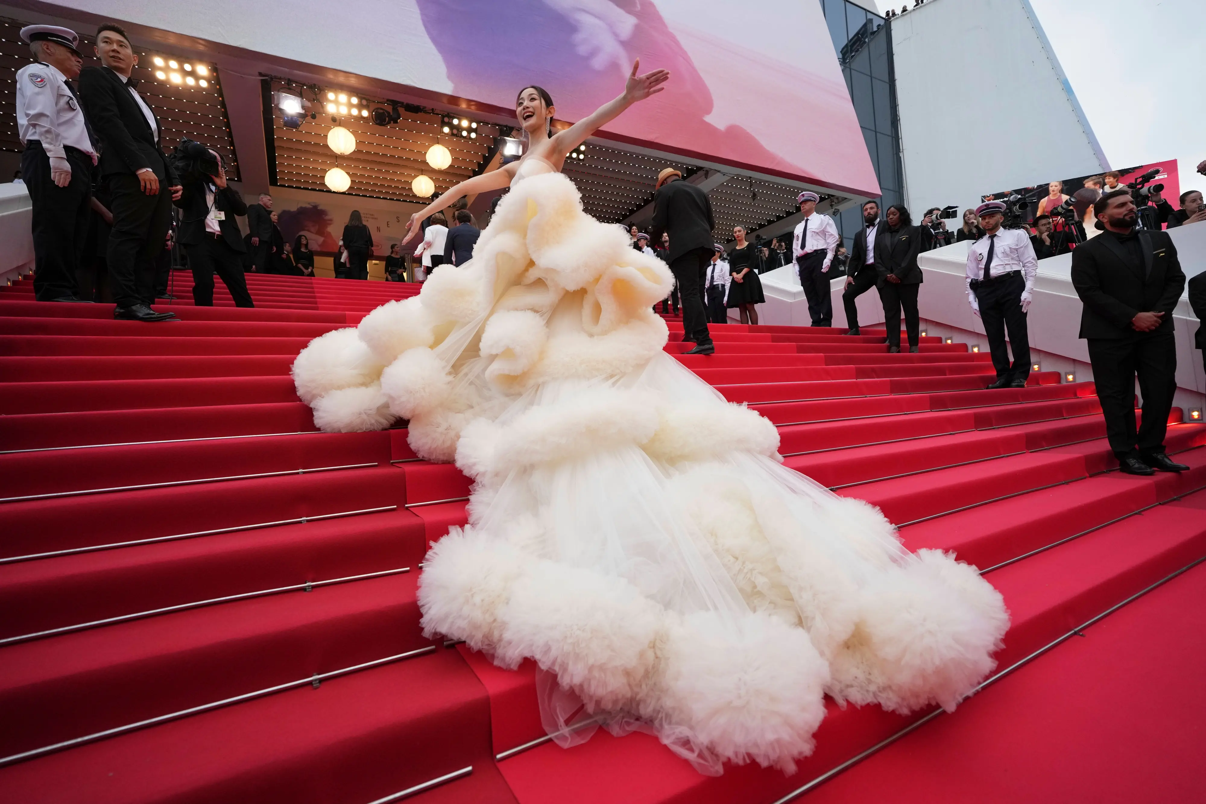 Vương thiên huệ tại thảm đỏ cannes 2025