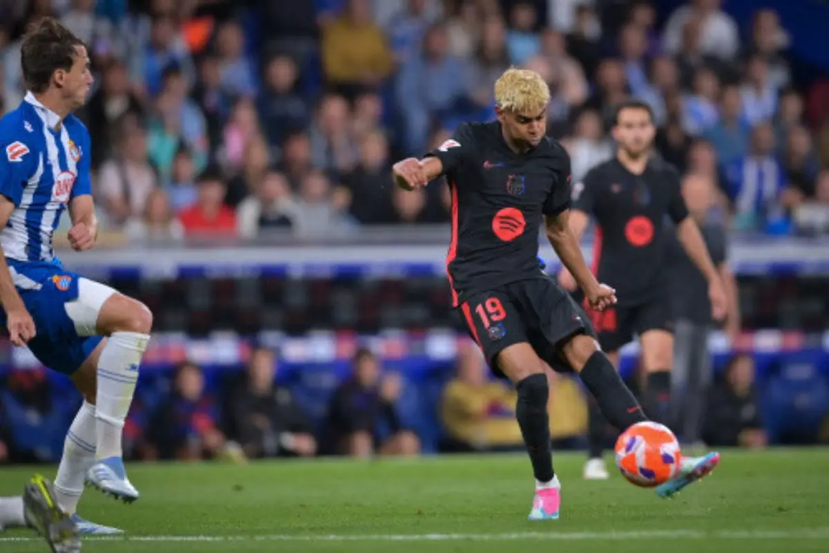 Barcelona's Spanish forward Lamine Yamal shoots to score his team's first goal during the Spanish league football match between RCD Espanyol and FC Barcelona at the RCDE Stadium in Cornella de Llobregat, on May 15, 2025. | Photo : AFP