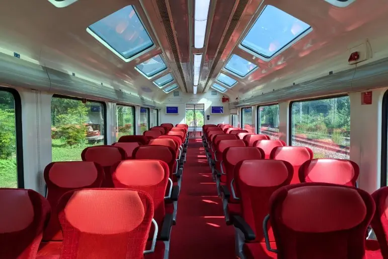 Vistadome train