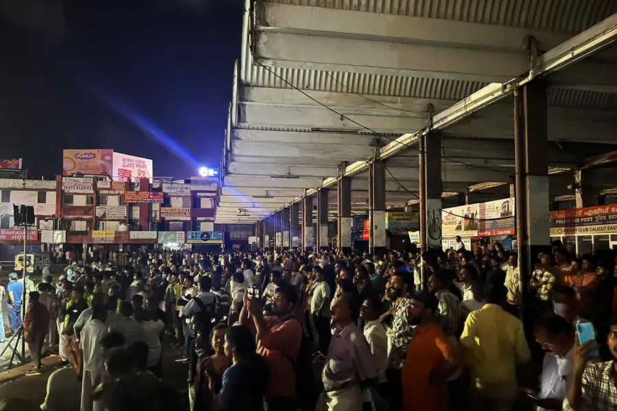 Weekend crowds trapped as Kozhikode fire shuts new bus stand, chokes city roads