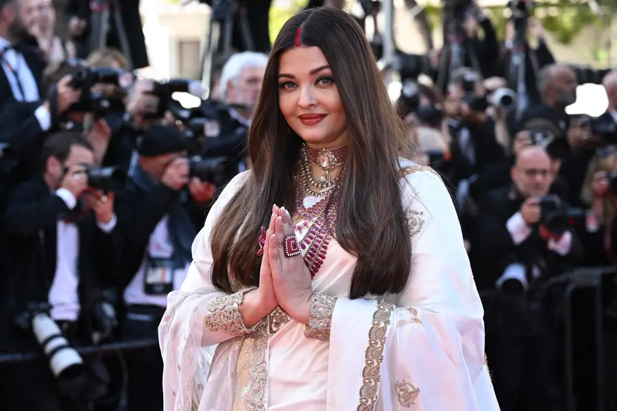 Diva in focus: Aishwarya Rai's Cannes appearance stirs reactions amid divorce rumours