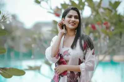 ‘I got a message around 2–3 AM...’: Swasika talks about co-star