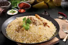 അമ്മയ്ക്കുള്ള സര്‍പ്രൈസ് ലഞ്ചില്‍ ചൂടോടെ വിളമ്പാം ചിക്കന്‍ പുലാവ്