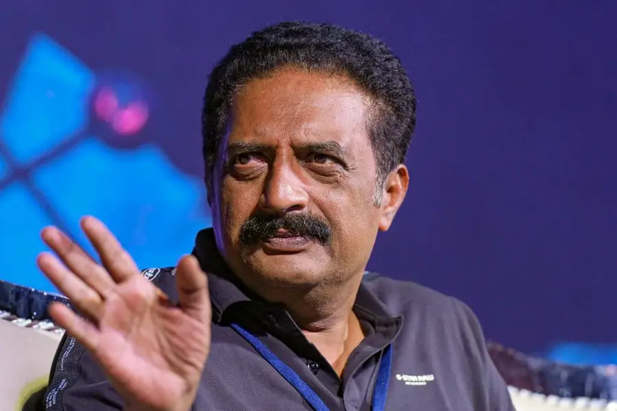 ബോളിവുഡിന്റെ പകുതിയും വിറ്റു; ബാക്കി പകുതി ഭീതിയിലാണ്-പ്രകാശ് രാജ്