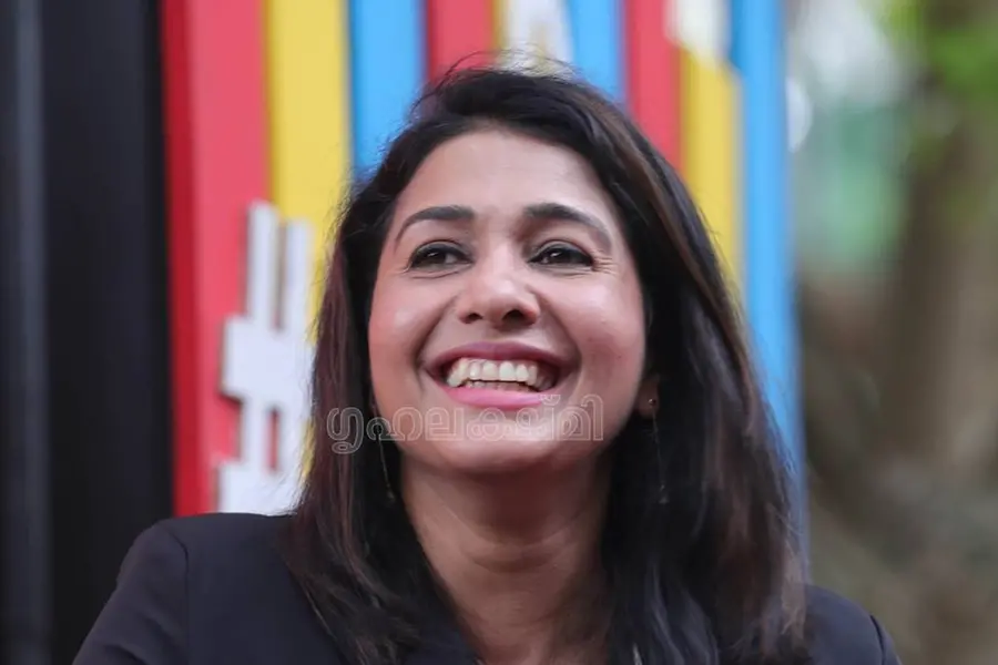 ട്വിറ്ററിലൂടെ അഞ്ജു പറഞ്ഞു, 'എനിക്ക് ഒറ്റ വൃക്കയെ ഉള്ളൂ, വേദന സംഹാരികള്‍ അലര്‍ജിയാണ്'