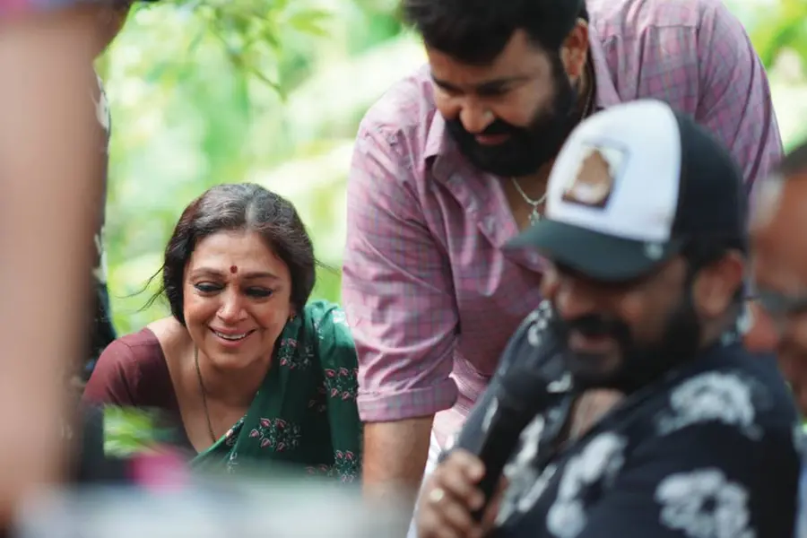 'ഞങ്ങളുടെ ജീവിതം തന്നെ നീ ഒപ്പിയെടുത്തല്ലോ...'ആദ്യഷോട്ടിന് അമ്മയുടെ അഭിനന്ദനം