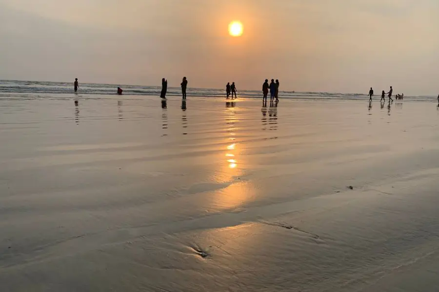പാപങ്ങൾ അകറ്റാൻ പാപനാശം ബീച്ചിൽ; സർഫിംഗിന് പയ്യാമ്പലം ബീച്ചും