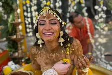 ഹല്‍ദിക്കിടെ നീലത്തിന് ശരീരത്തില്‍ അലര്‍ജി, മഞ്ഞളുപയോഗിക്കുമ്പോള്‍ ഇക്കാര്യങ്ങള്‍ ശ്രദ്ധിക്കാം