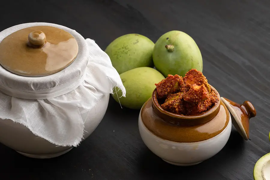 തേക്ക് വീപ്പയിലെ നിറം മാറാത്ത ഉപ്പുമാങ്ങ