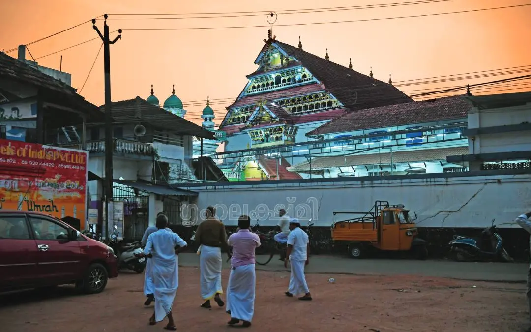 പൊന്നാനി വലിയ ജുമാ മസ്‌ജിദ്‌ (ഫോട്ടോ-മധുരാജ്)