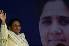 സ്വന്തം പ്രതിമ കാക്കാന്‍ സ്പെഷ്യല്‍ പോലീസ്, ആഡംബര പാര്‍ട്ടികള്‍;മായാവതിയെ വിഴുങ്ങിയ ആരോപണങ്ങള്‍