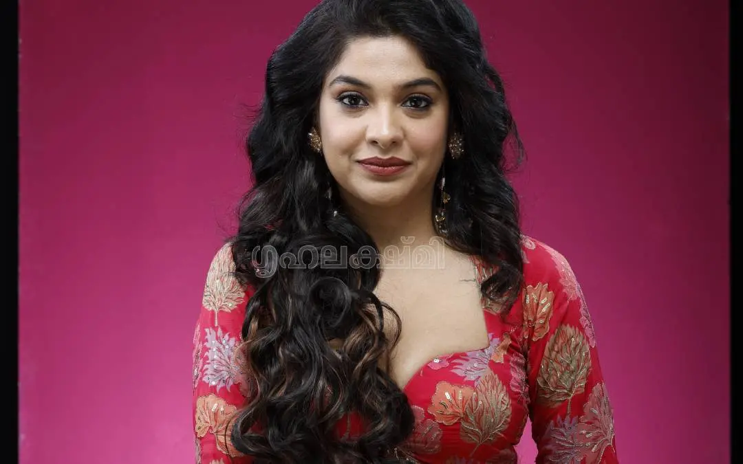 അര്‍ച്ചന കവി