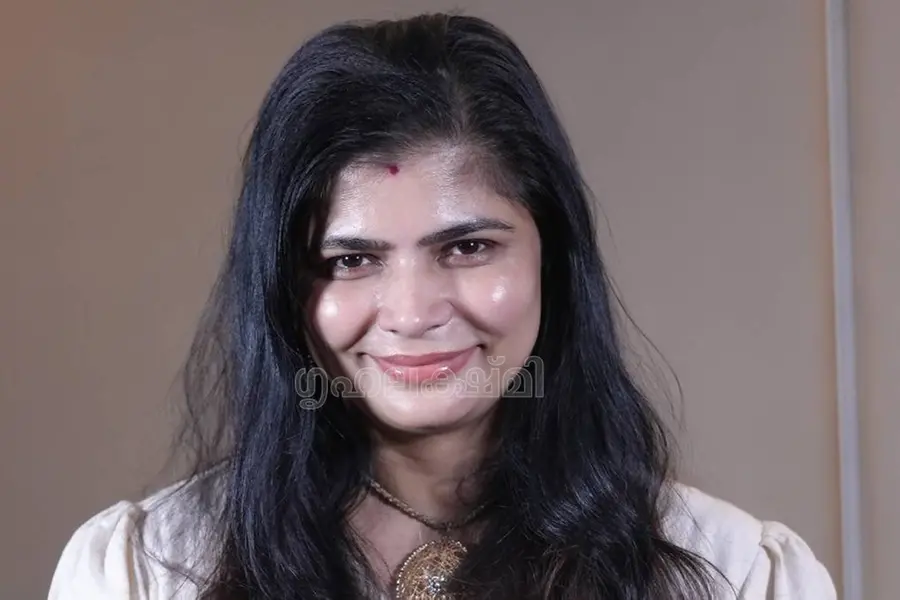 'ഇന്ത്യന്‍ പുരുഷന്‍മാര്‍ക്ക് വിവാഹം കഴിക്കാന്‍ കന്യകകളെ കിട്ടാനില്ല'-മറുപടി കൊടുത്ത് ചിന്മയി
