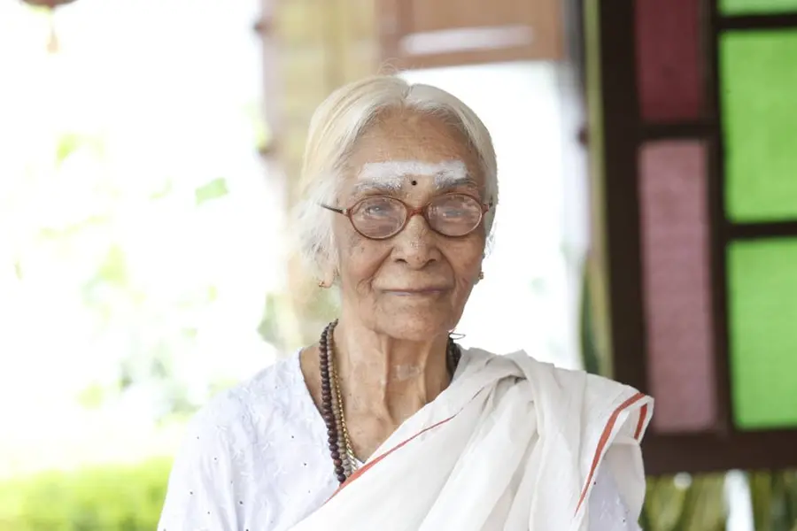 ആത്മീയതയുടെ നിറവെളിച്ചമായ ഒരമ്മ- സരസ്വതി എസ്.വാര്യര്‍