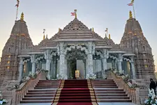 ജലധാരകള്‍, ഫുഡ് കോര്‍ട്ട്, പാര്‍ക്ക്:അബുദാബിയിലെ ക്ഷേത്രം കാഴ്ചകളുടെ വിസ്മയം