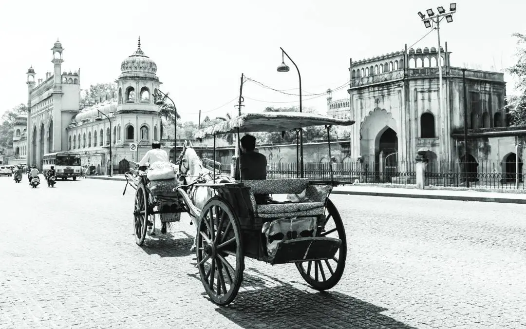 ബഡാ ഇമാംബാരയ്ക്ക് മുന്നിലുള്ള റോഡ് / ഫോട്ടോ: Shutterstock