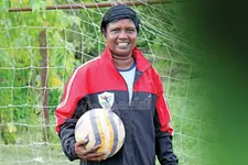 ചോറ് പറ്റിപ്പിടിച്ച ഇറച്ചിക്കഷണങ്ങള്‍ പെറുക്കി അമ്മ എനിക്കുനീട്ടി, 'മോന്‍ വയറുനിറച്ച് കഴിച്ചോ'