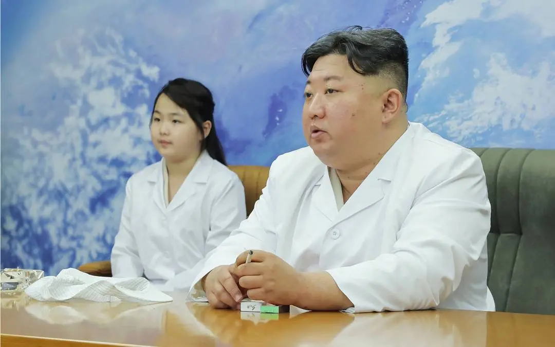 കിം ജോങ് ഉന്നിനൊപ്പം ജുഐ / ഫോട്ടോ: AFP/ KCNA