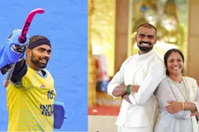 പി.ആര്‍.ശ്രീജേഷ് ഹോക്കി സ്റ്റിക്ക് ക്യാമറയ്ക്കുനേരെ ഉയര്‍ത്തി;അതില്‍ ആ പേര് തെളിഞ്ഞു