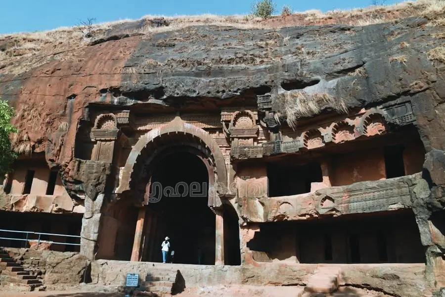 ലോണാവാലയില്‍ സഹ്യാദ്രിമലനിരകളുടെ മുകള്‍ത്തട്ടിലുള്ള ഭാജാ ഗുഹകളിലേക്ക്...