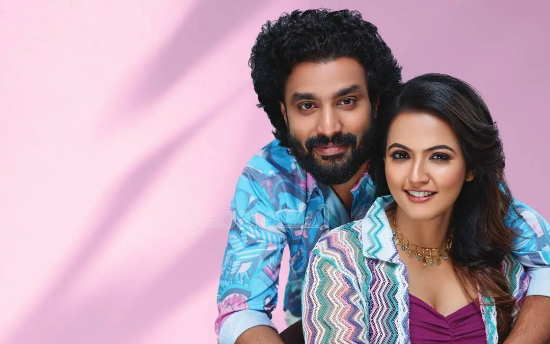 ദീപക് പറമ്പോളും അപര്‍ണാ ദാസും / ഫോട്ടോ: എന്‍.എം.പ്രദീപ്‌
