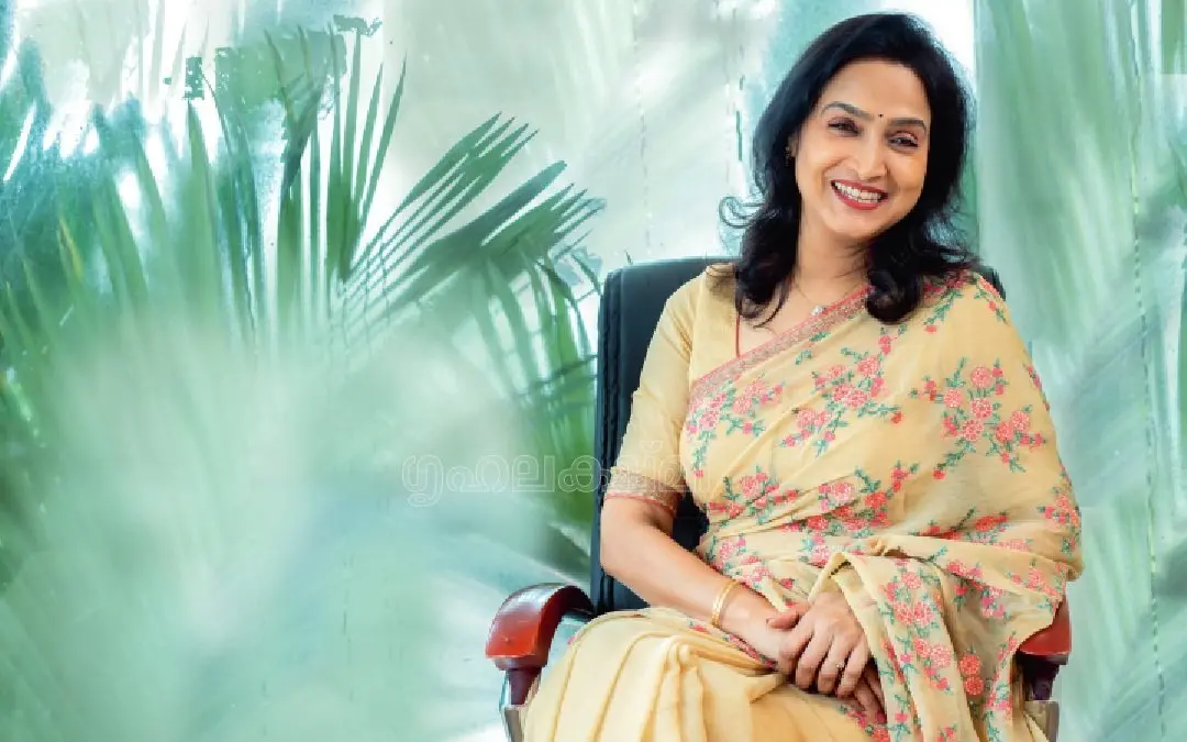 ശാരി