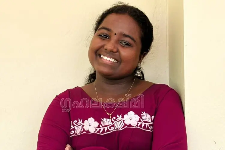 എ. ആര്. റഹ്മാന്റെ മനം കവര്ന്ന വൈറല് ഗായിക; ആടുജീവിതം റീലിസിന് വൈറലായി മീരയും