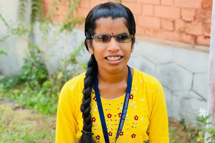 കാഴ്ച പൂര്ണമായും നഷ്ടപ്പെട്ട വൃന്ദ, പാട്ട് അവര്ക്ക് വെളിച്ചമായി