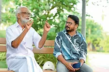 മലയാളി ആണുങ്ങളെ എന്തിനാണിങ്ങനെ കരയിക്കുന്നത്? കാതലിലെ തങ്കനും ചാച്ചനും സംസാരിക്കുന്നു