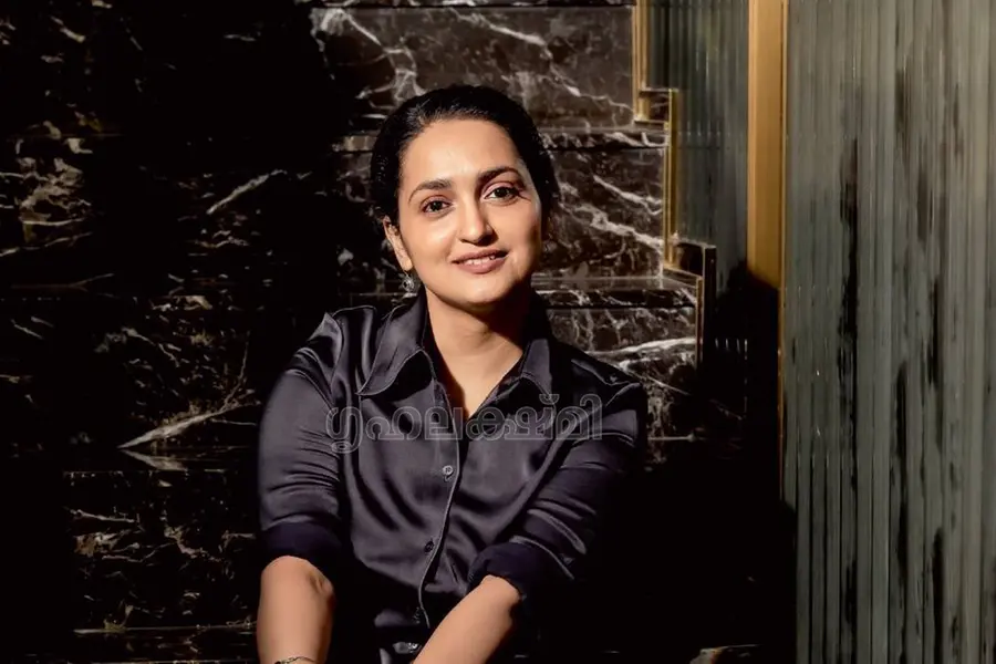 'ഒരുവലയില് കെട്ടി എന്നെ കിണറിനടിയിലേക്ക് ഇറക്കി, ചിത്രീകരണം കഴിഞ്ഞ് കുറേപ്പേർ അഭിനന്ദിച്ചു'-സംഗീത