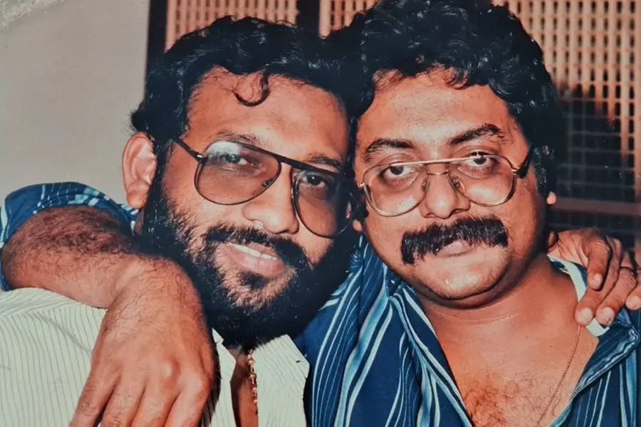 എടാ കള്ളാ! നീ നേരത്തെ ഇവിടെ വന്ന് സ്ഥാനം പിടിച്ചുവല്ലേ ? ഞാനല്പം വൈകിപ്പോയി''