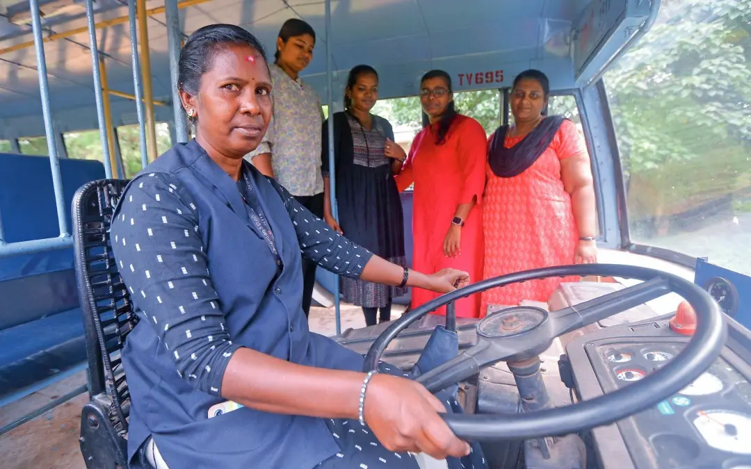 ഡ്രൈവിങ് സീറ്റില്‍ ഷീല
