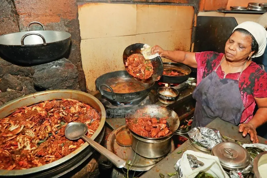 വട്ടക്കണ്ണിയും പുന്നാരമീനും മീന്‍മുള്ള് അവിയലും കൂട്ടിയൊരു ഗംഭീര സമുദ്രസദ്യ