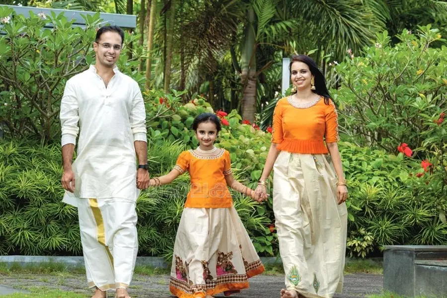 'എനിക്ക് പാടാന് പറ്റുന്നില്ല. ക്വിറ്റ് ചെയ്യട്ടെ?' ഞാന് അദ്ദേഹത്തോട് ചോദിച്ചു- മൃദുല വാര്യര്